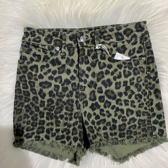Good American THE CUT-OFFS Olive Leopard Shorts - Picture 7 of 10